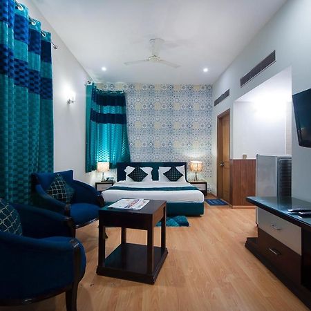 Imperial Apartments Huda City Gurgaon Bagian luar foto