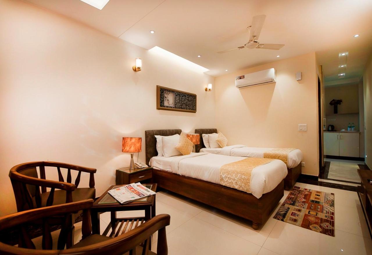 Imperial Apartments Huda City Gurgaon Bagian luar foto