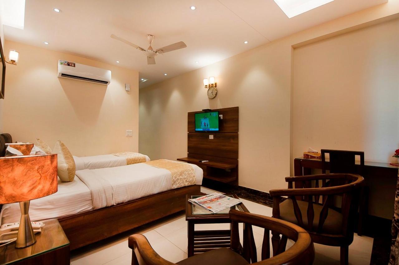 Imperial Apartments Huda City Gurgaon Bagian luar foto