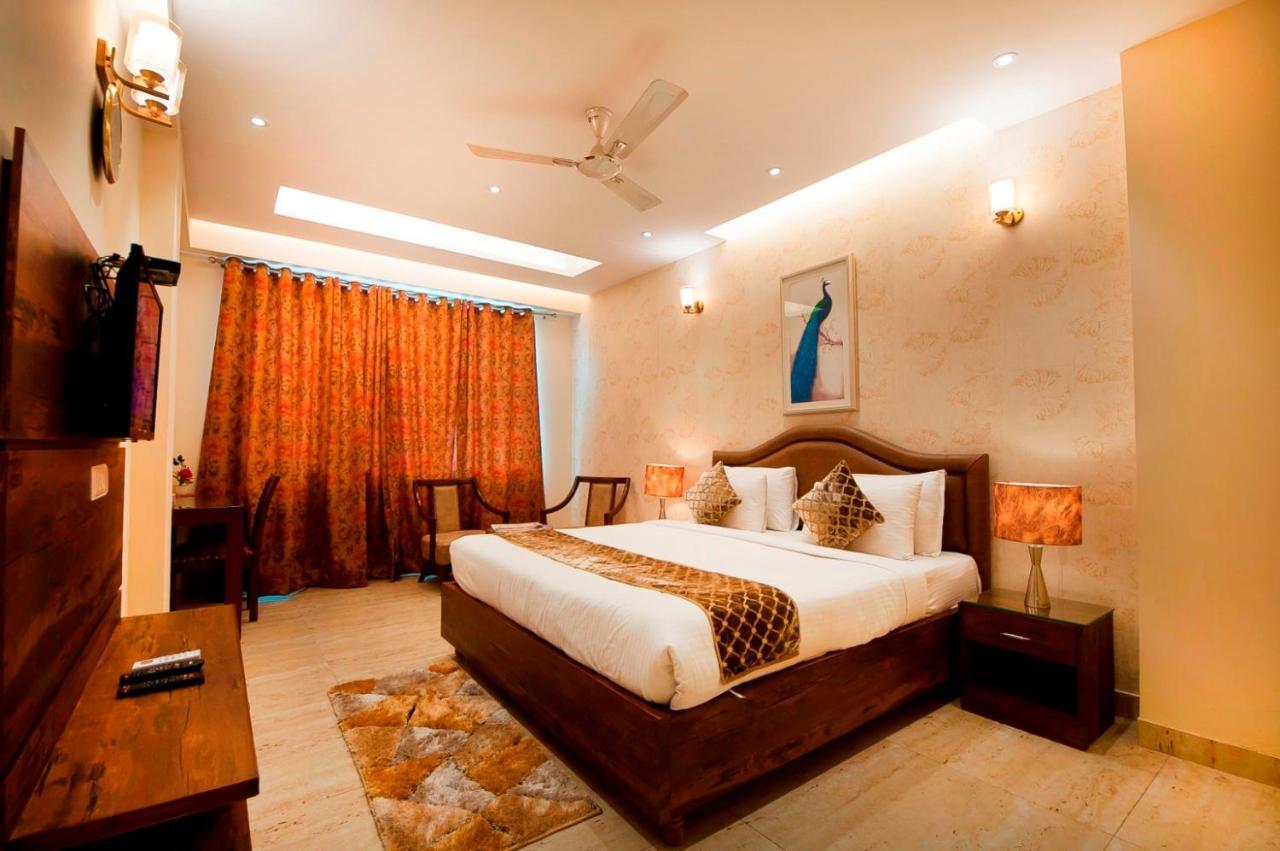 Imperial Apartments Huda City Gurgaon Bagian luar foto