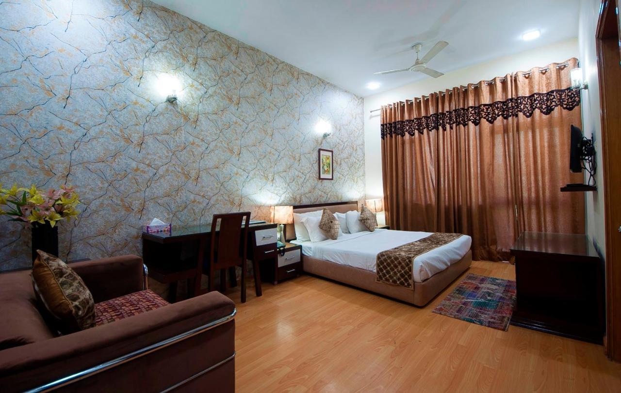 Imperial Apartments Huda City Gurgaon Bagian luar foto