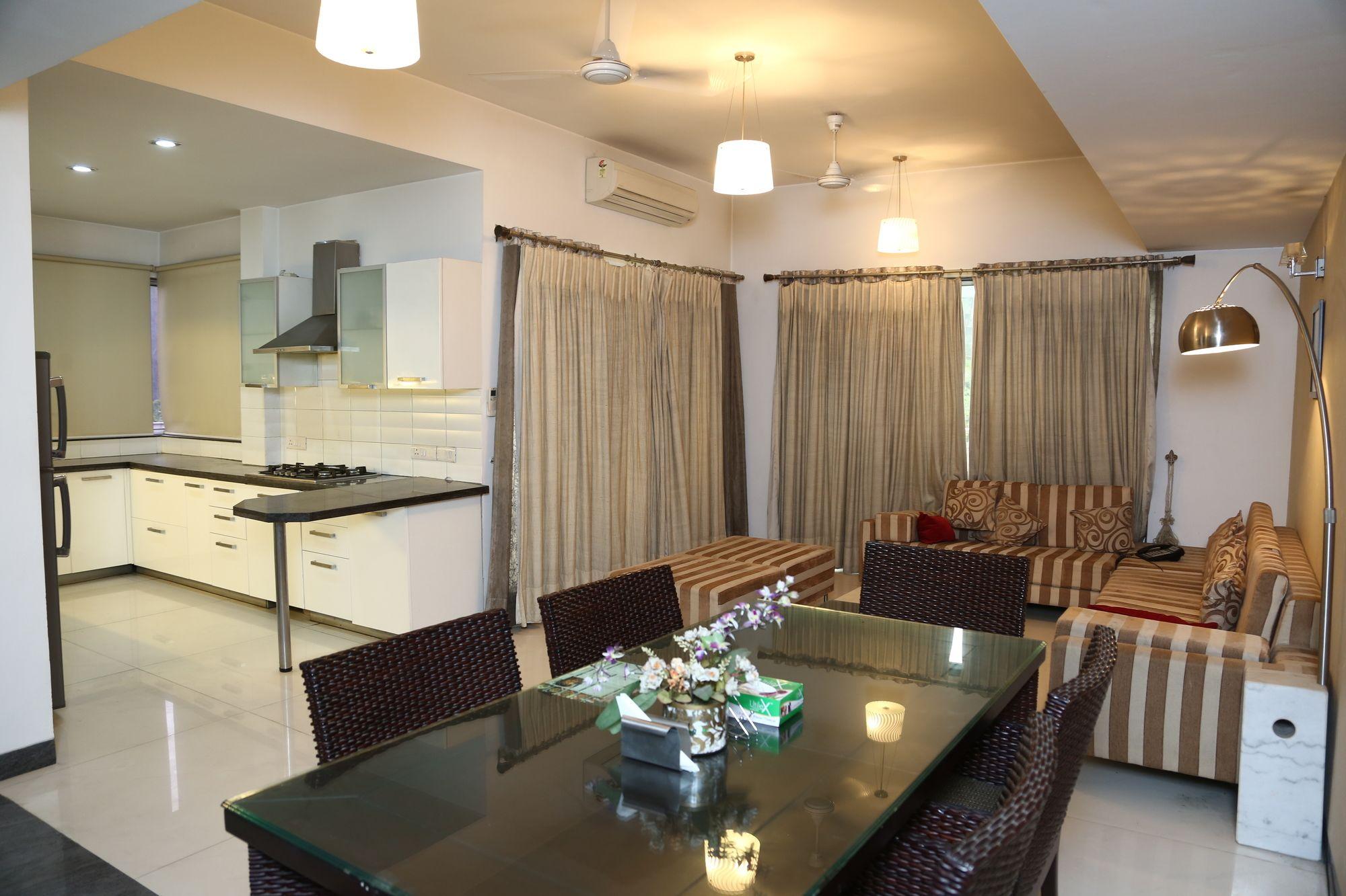 Imperial Apartments Huda City Gurgaon Bagian luar foto