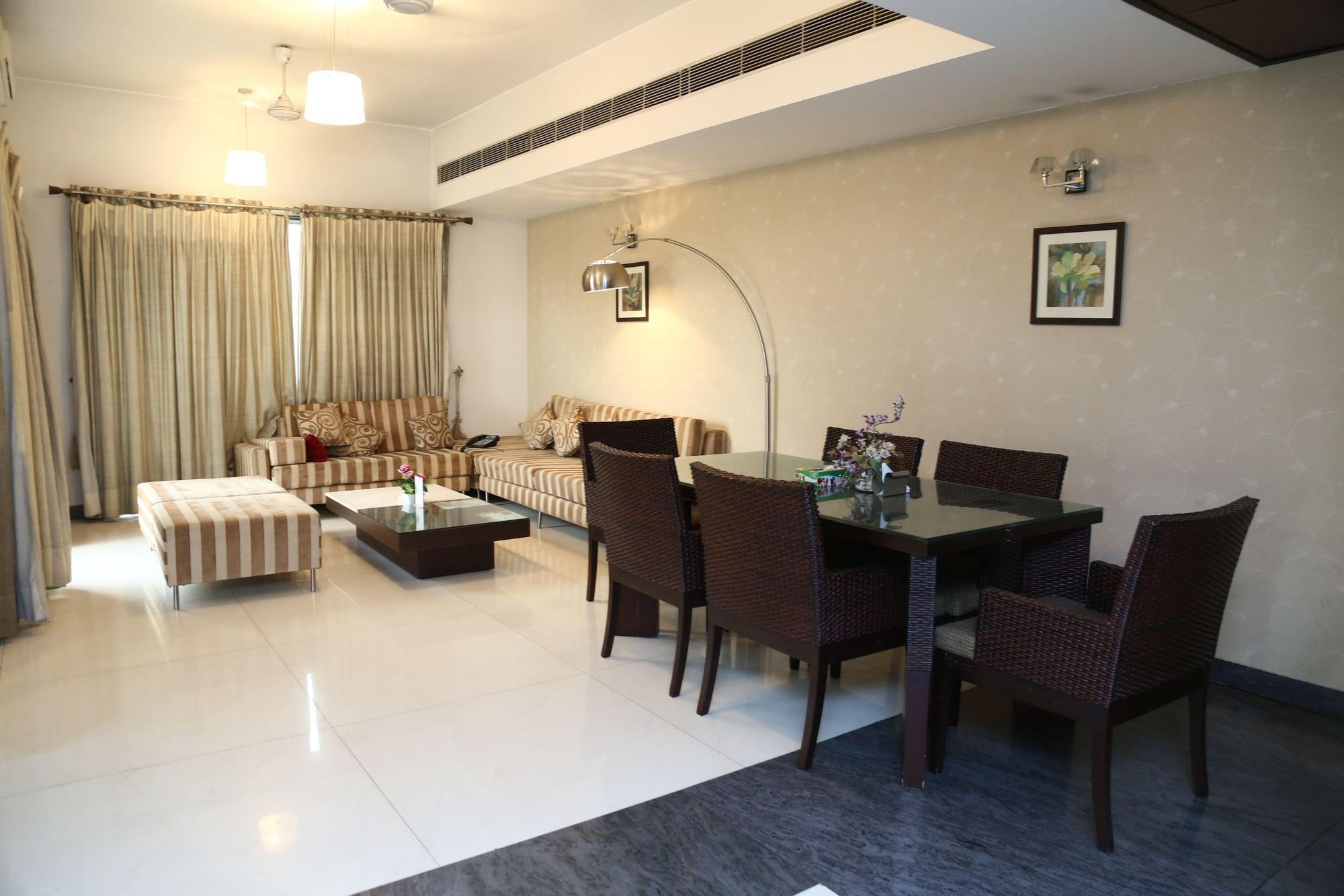 Imperial Apartments Huda City Gurgaon Bagian luar foto