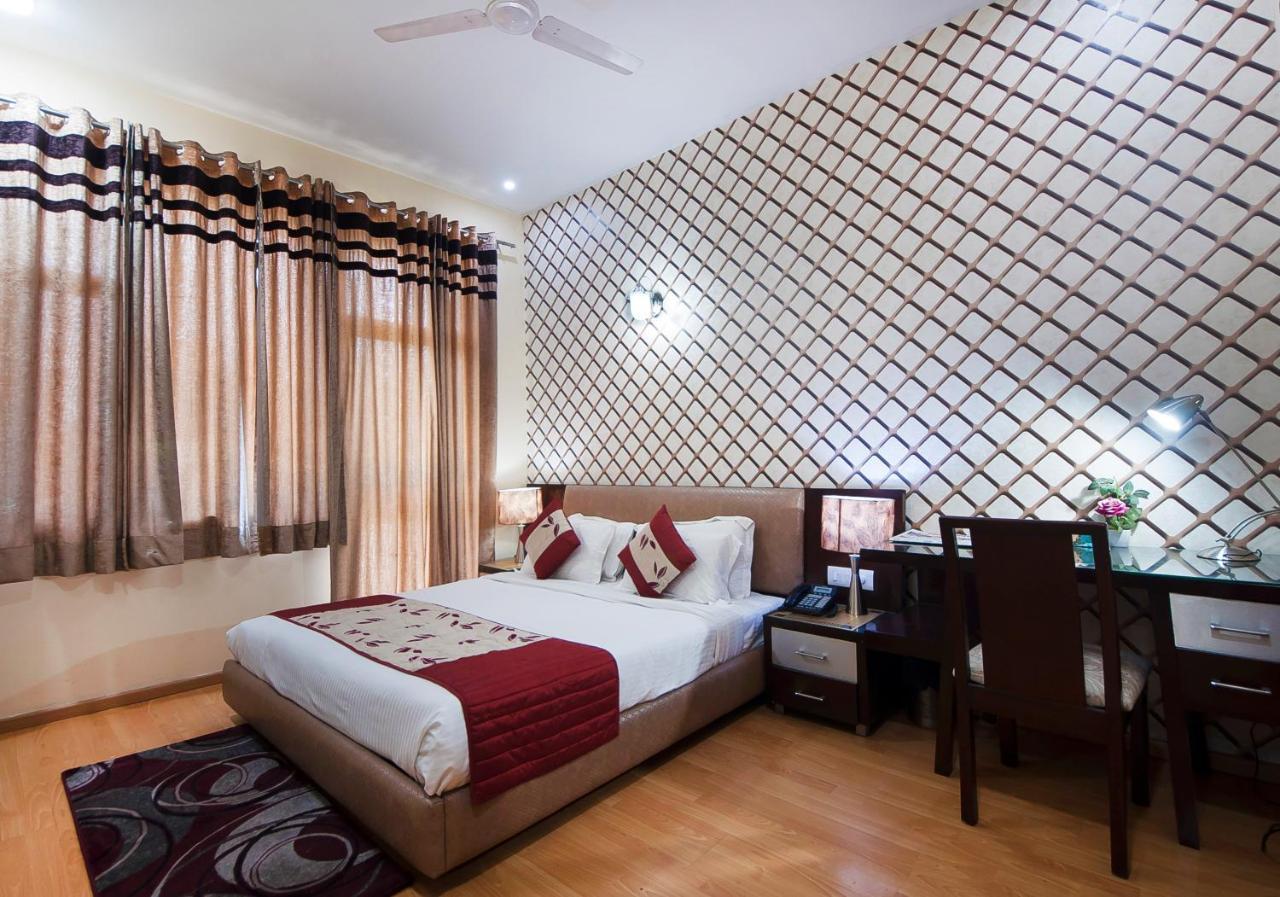 Imperial Apartments Huda City Gurgaon Bagian luar foto