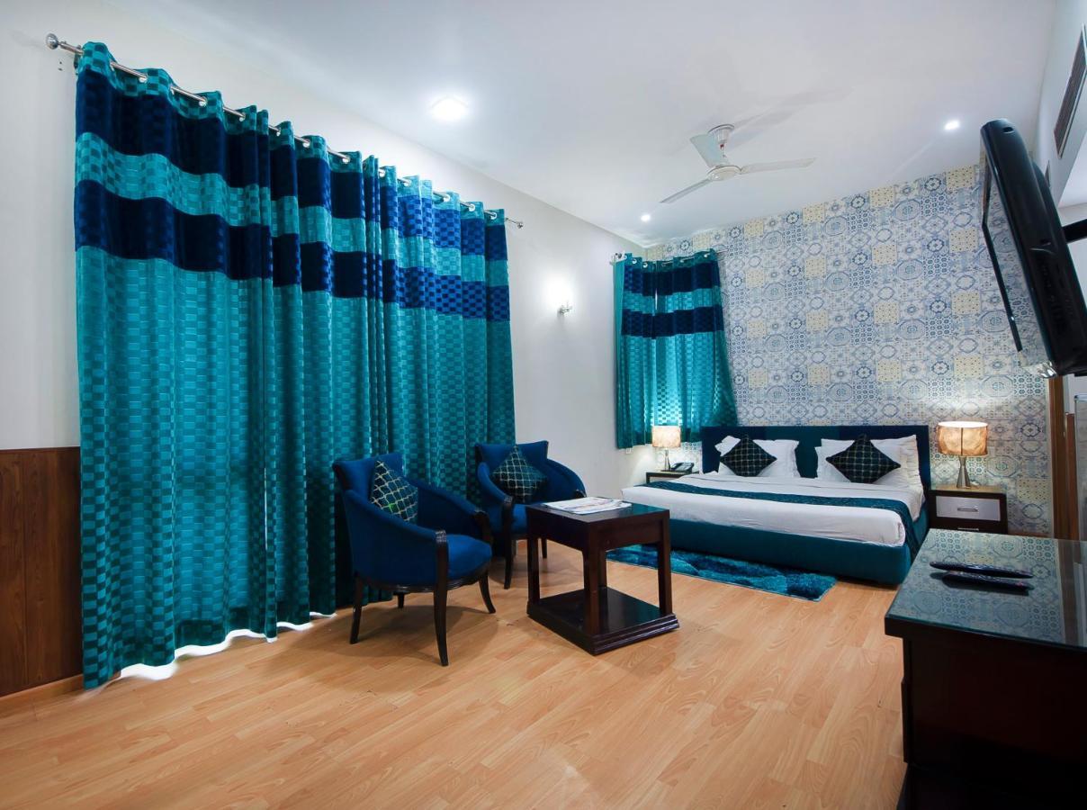 Imperial Apartments Huda City Gurgaon Bagian luar foto