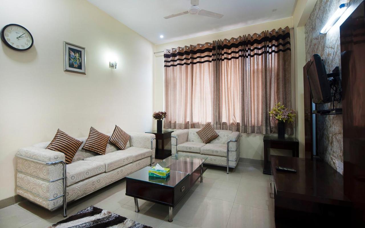 Imperial Apartments Huda City Gurgaon Bagian luar foto